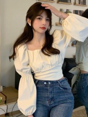 blouse with puff sleeves and bowknot
