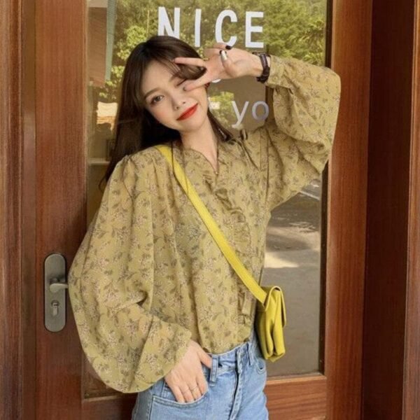 longsleeve blouse with floral print