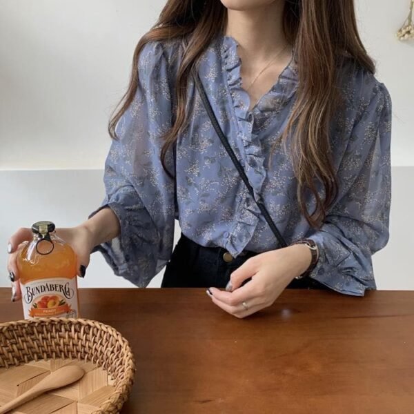 longsleeve blouse with floral print