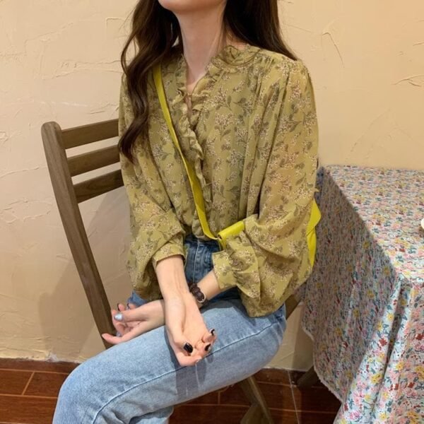 longsleeve blouse with floral print