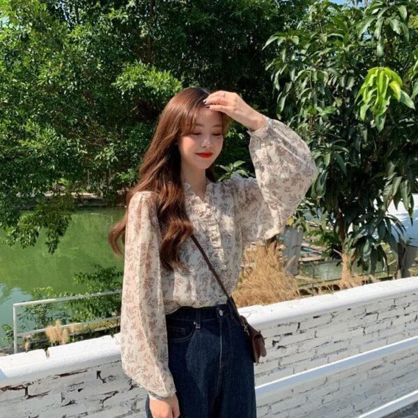 longsleeve blouse with floral print