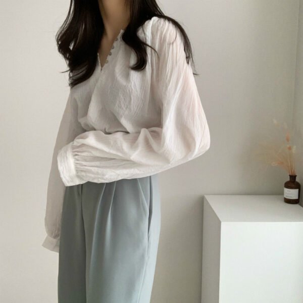 longsleeved blouse with buttons