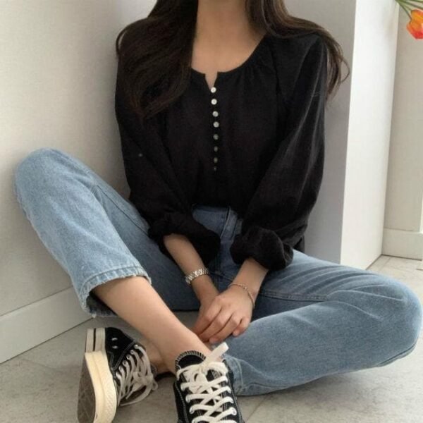 longsleeved blouse with buttons