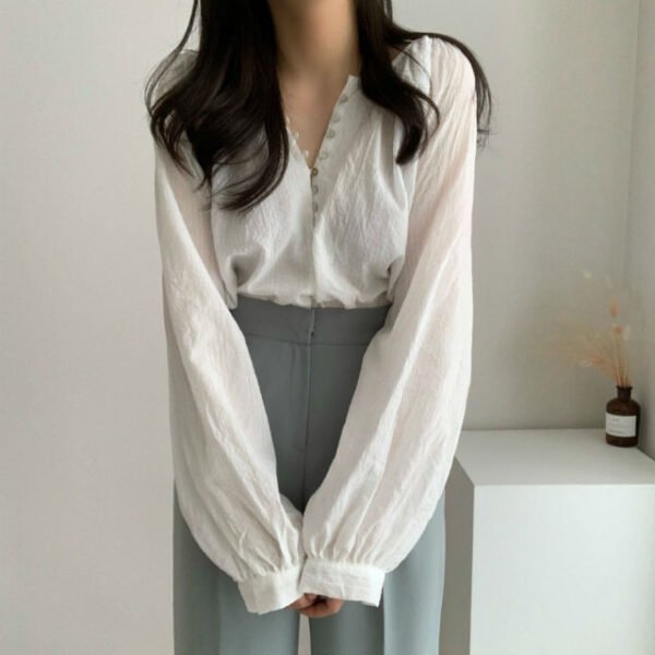 longsleeved blouse with buttons