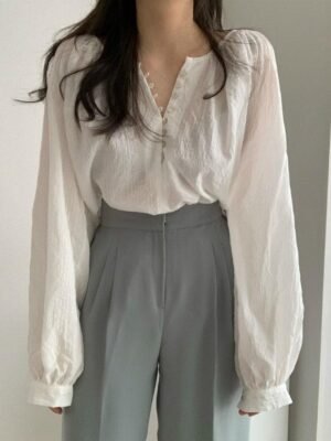 longsleeved blouse with buttons