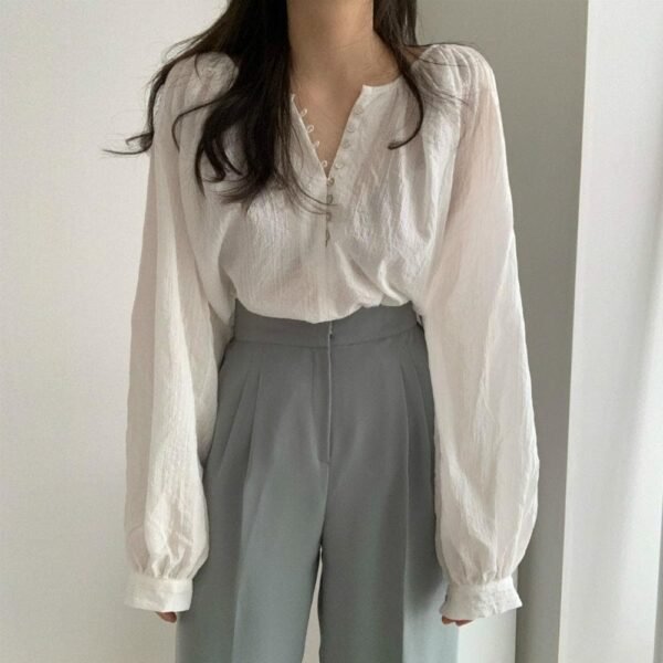 longsleeved blouse with buttons