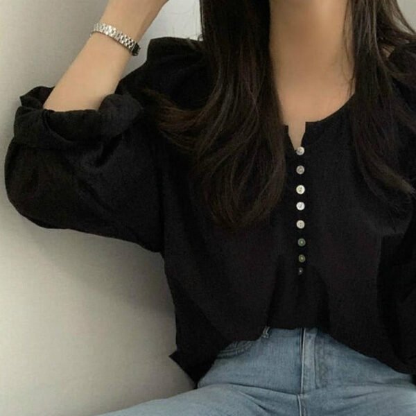 longsleeved blouse with buttons
